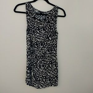 Black and white print sleeveless knit top